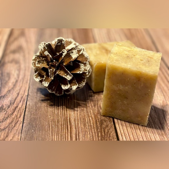 Hand crafted all natural cinnamon nutmeg soap and mini goat milk soap set - Picture 3 of 4